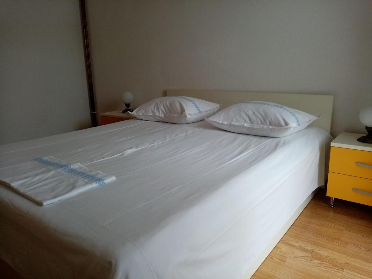 Apartments Iva Baska Voda Luaran gambar