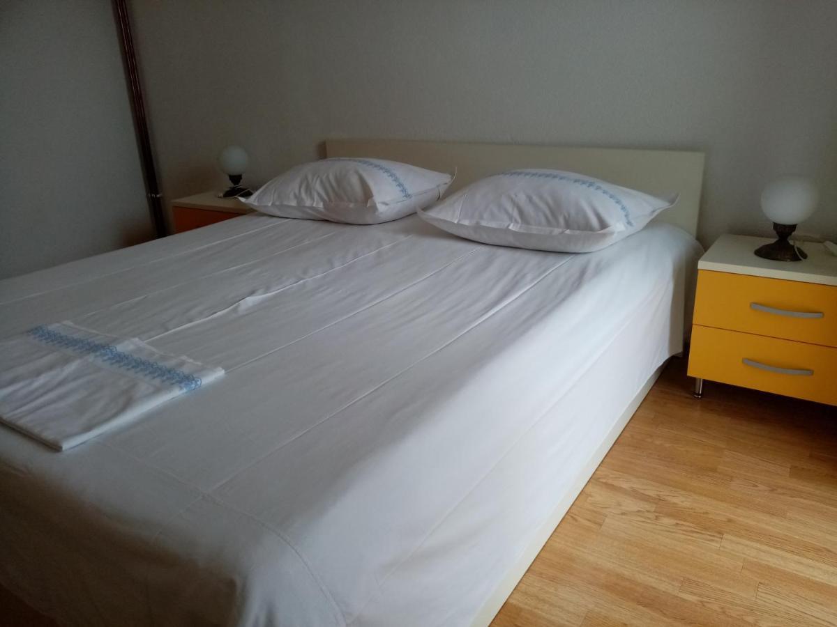 Apartments Iva Baska Voda Luaran gambar