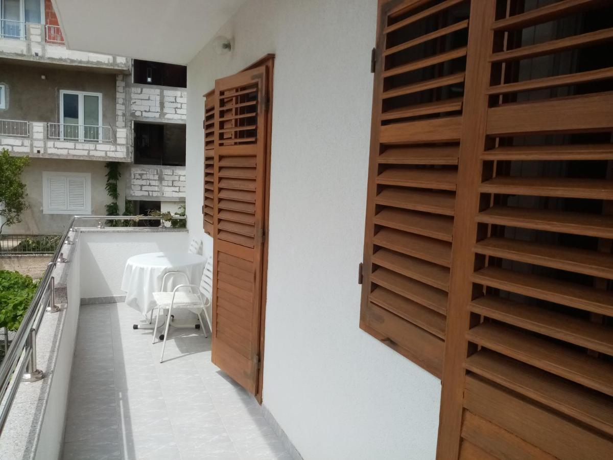 Apartments Iva Baska Voda Luaran gambar