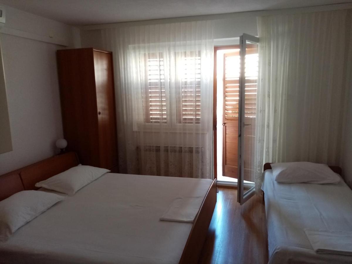 Apartments Iva Baska Voda Luaran gambar