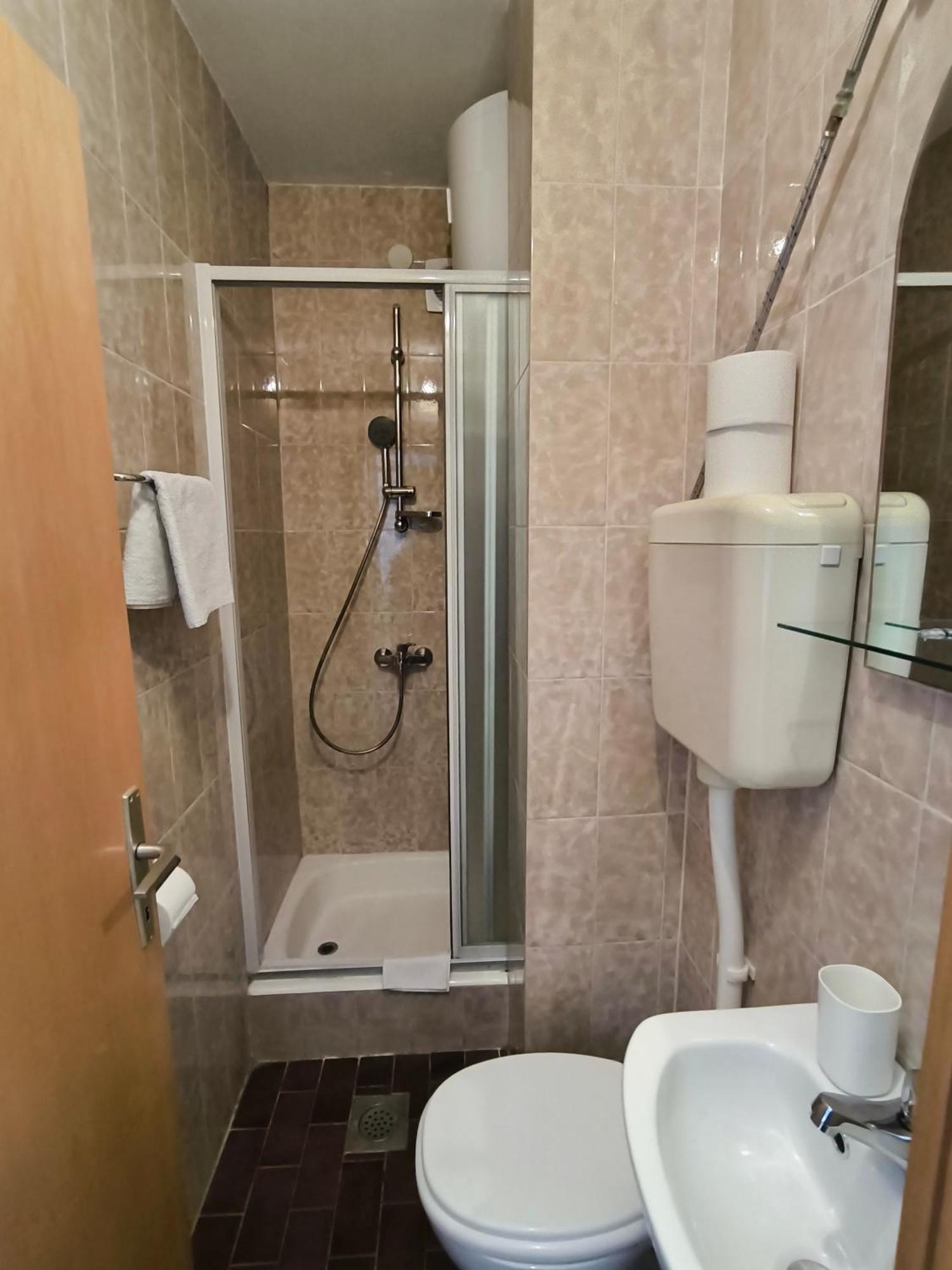 Apartments Iva Baska Voda Luaran gambar