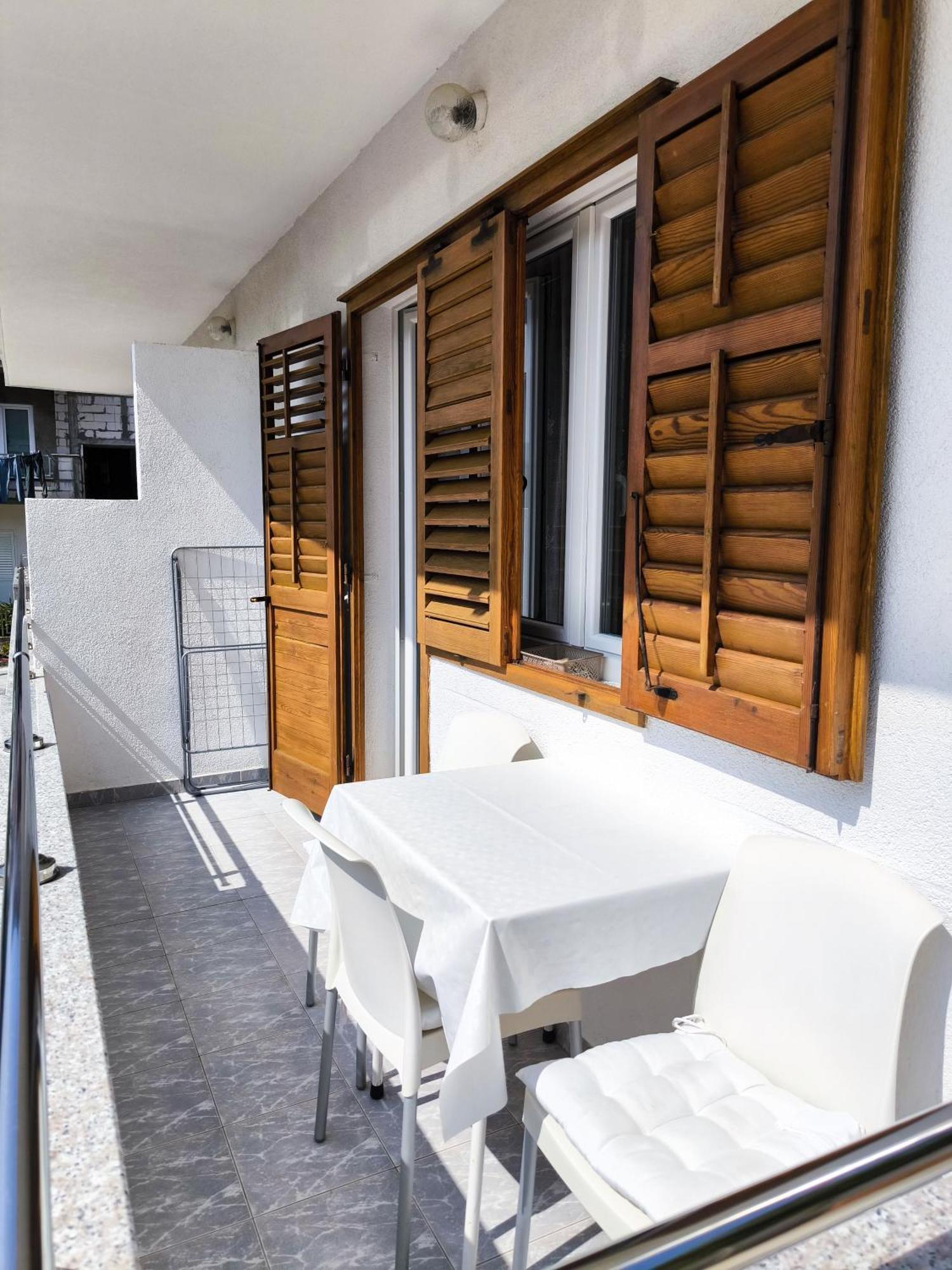 Apartments Iva Baska Voda Luaran gambar
